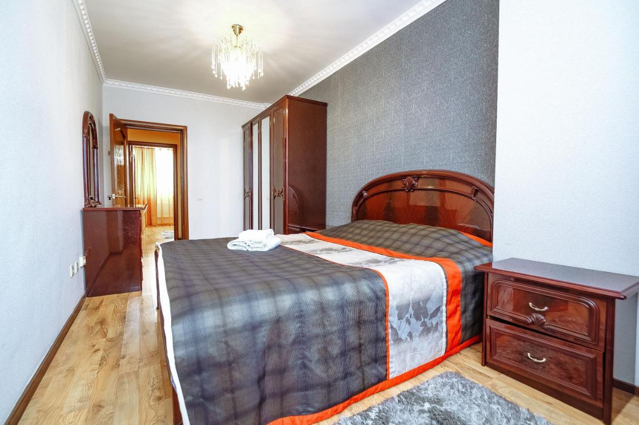 Two Bedroom Apartment On Syganak Street 64-1 Astana Exteriör bild